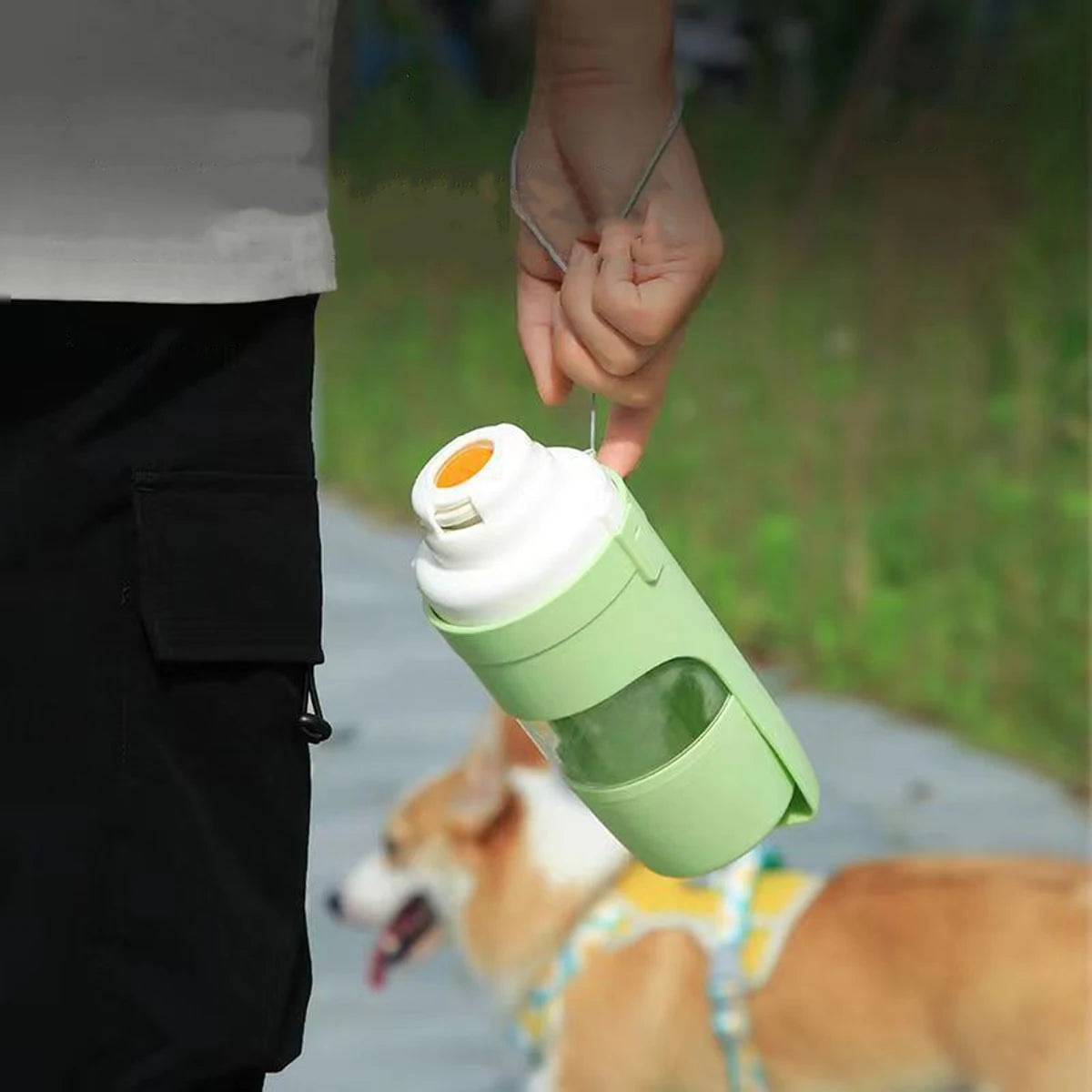 Tragbarer 2-in-1 Trink-und Futterflasche für Haustiere